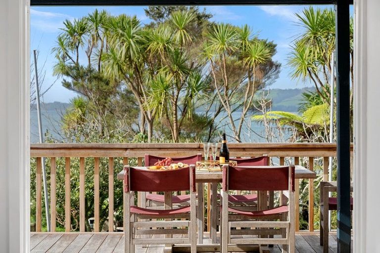 Photo of property in 20 Komiti Road, Tinopai, 0593