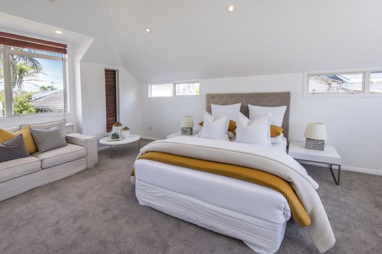 Photo of property in 2/14 Bayview Road, Hauraki, Auckland, 0622