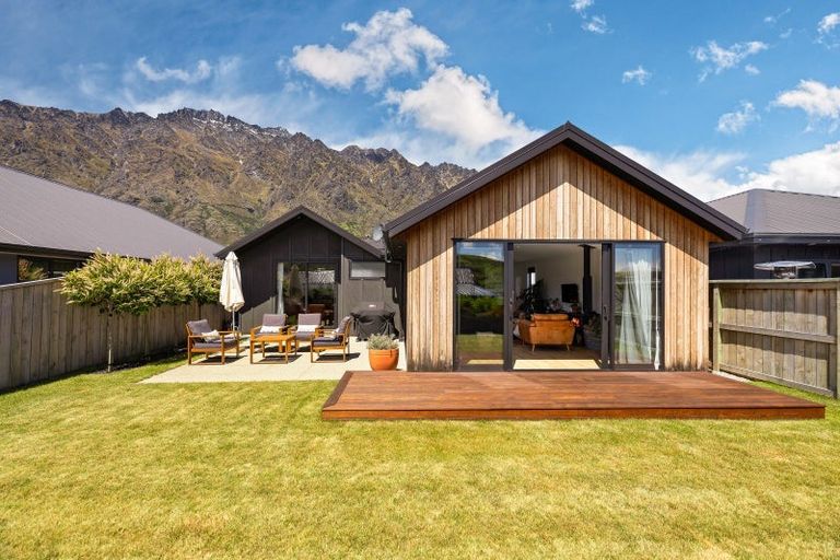 Photo of property in 12 Howden Drive, Jacks Point, 9371