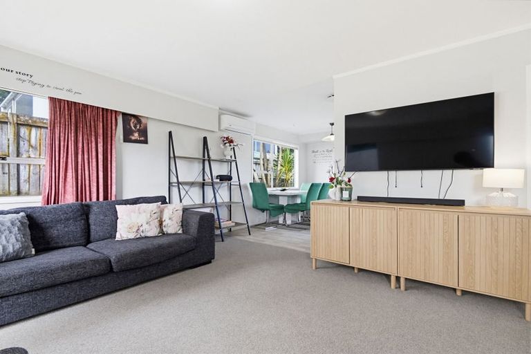 Photo of property in 2/15a Mcintyre Road, Mangere Bridge, Auckland, 2022