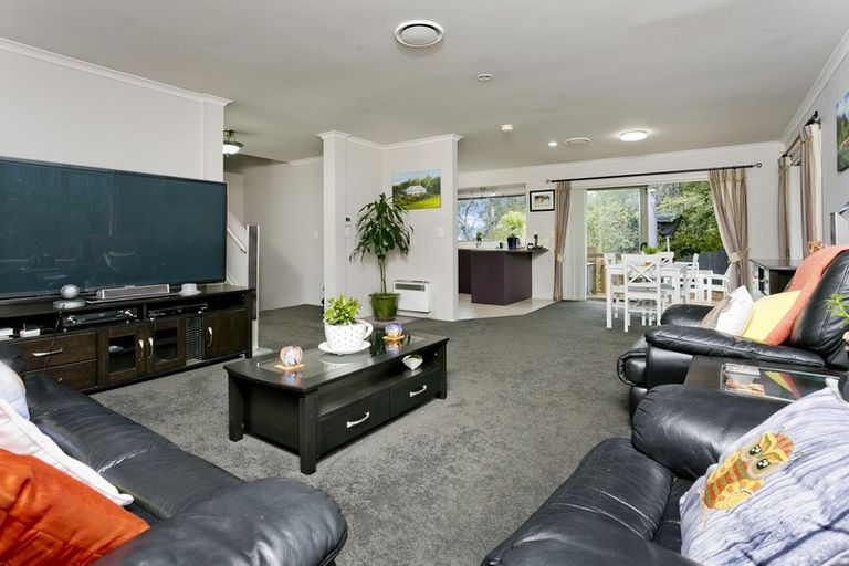 Photo of property in 37 Condor Place, Unsworth Heights, Auckland, 0632
