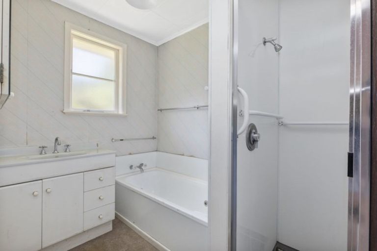 Photo of property in 2 Lowry Crescent, Stokes Valley, Lower Hutt, 5019