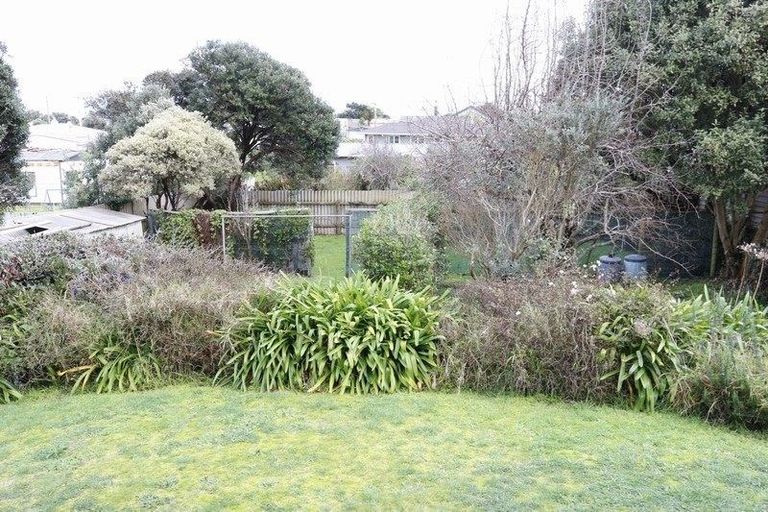Photo of property in 15 Egmont Street, Castlecliff, Whanganui, 4501