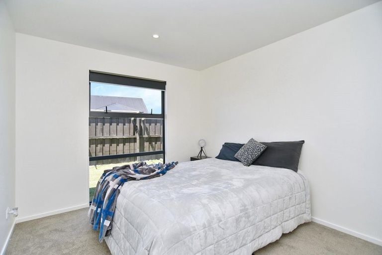 Photo of property in 17 Angus Place, Rangiora, 7400