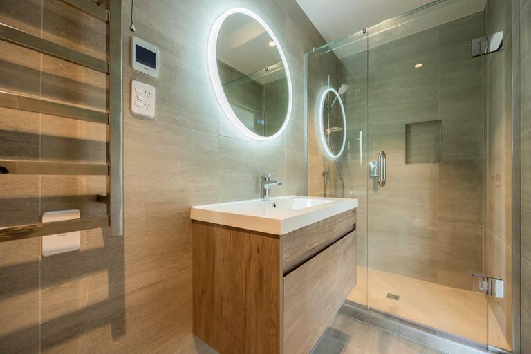 Photo of property in 40f Evelyn Place, Hillcrest, Auckland, 0627