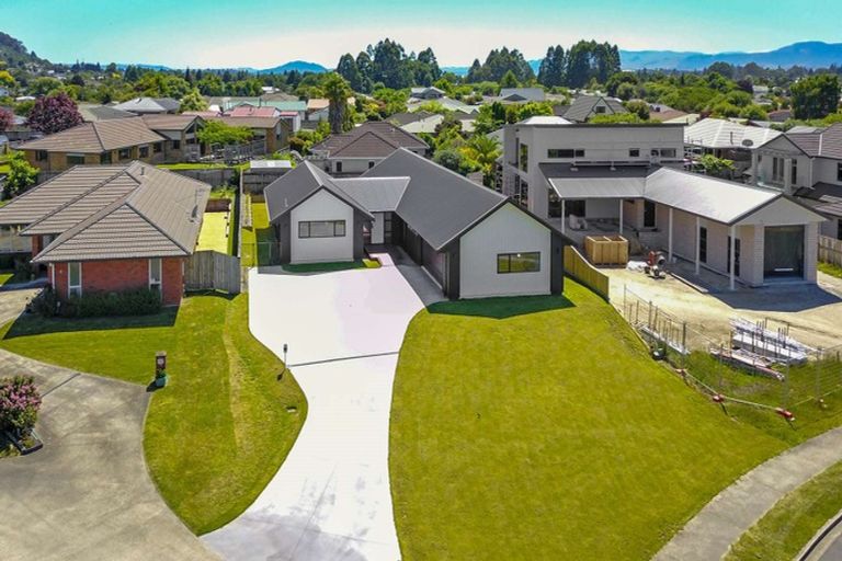 Photo of property in 11 Hamon Place, Pukehangi, Rotorua, 3015