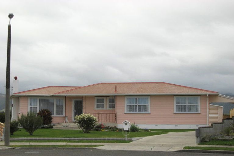 Photo of property in 9 Harlech Street, Levin, 5510