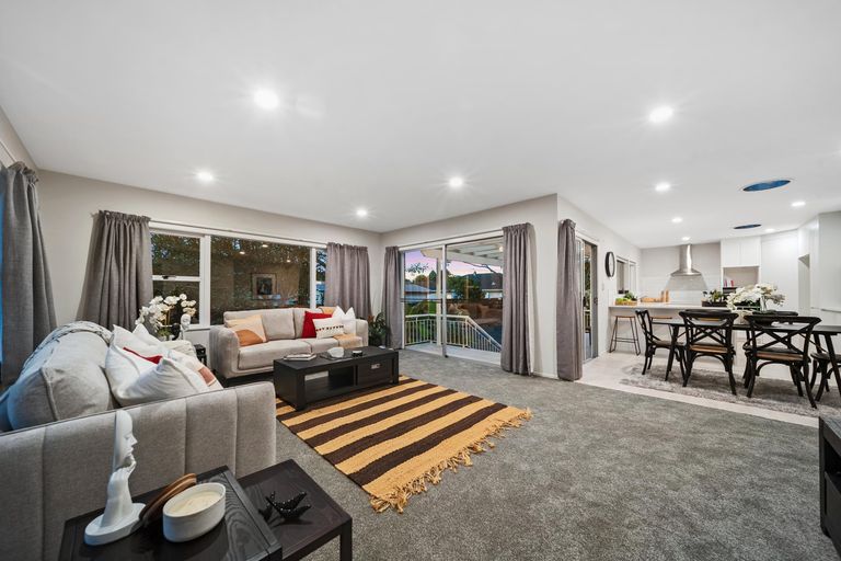 Photo of property in 6 Youngs Road, Papakura, 2110