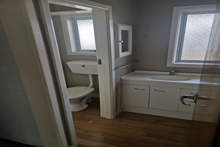 Photo of property in 17 Eglinton Street, Avondale, Christchurch, 8061