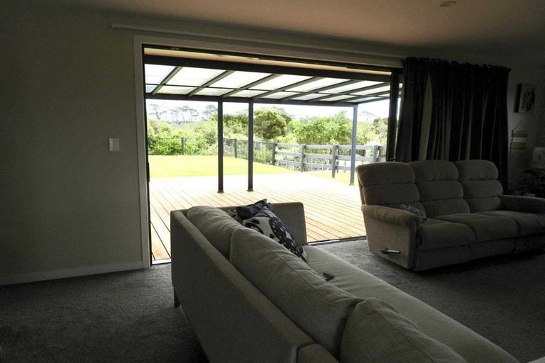 Photo of property in 35 Tahuna Minhinnick Drive, Glenbrook, 2681