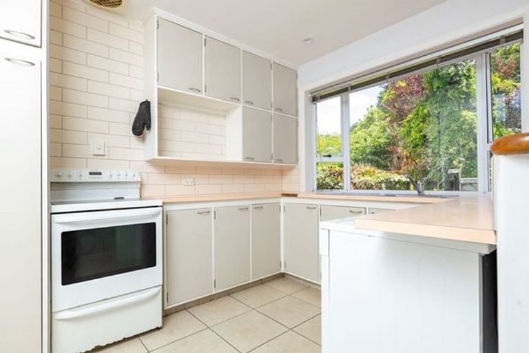 Photo of property in 3 Bird Grove, Stokes Valley, Lower Hutt, 5019