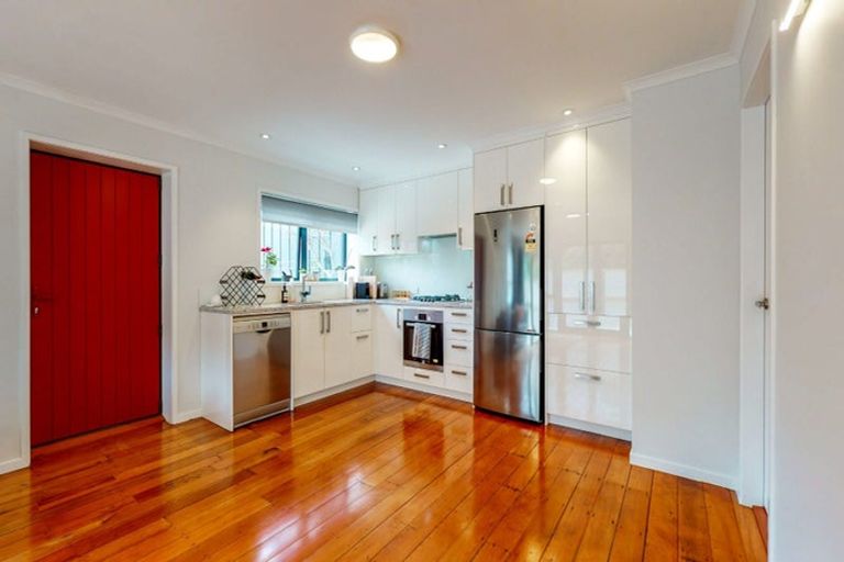 Photo of property in 11 Jacobsen Lane, Ngaio, Wellington, 6035