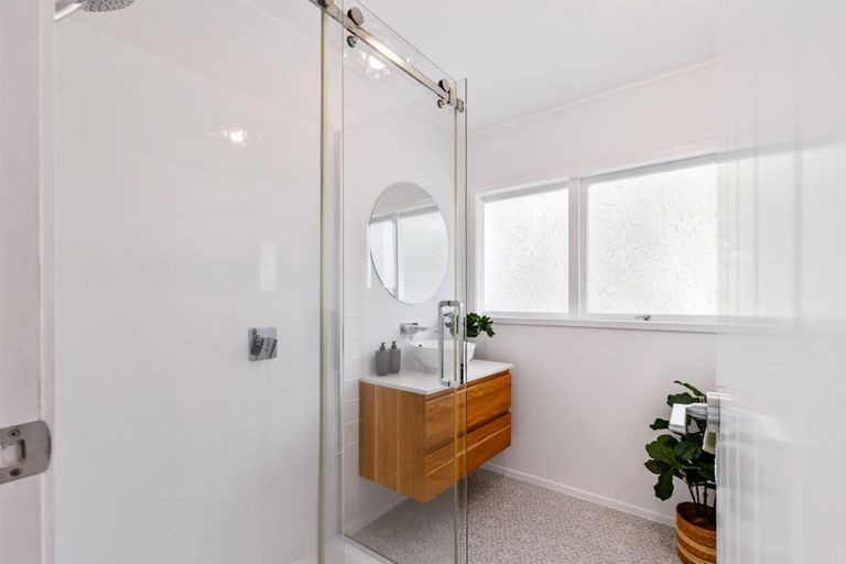 Photo of property in 1/31 Camelot Place, Glenfield, Auckland, 0629