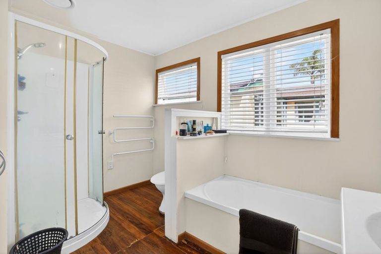 Photo of property in 1/50 Masterton Road, Rothesay Bay, Auckland, 0630