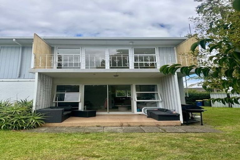 Photo of property in 6/133 Shakespeare Road, Milford, Auckland, 0620