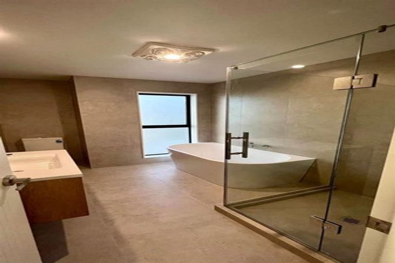 Photo of property in 26a Amberley Avenue, Te Atatu South, Auckland, 0610