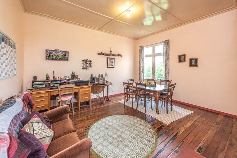 Photo of property in 25 Brassey Street, Waverley, 4510