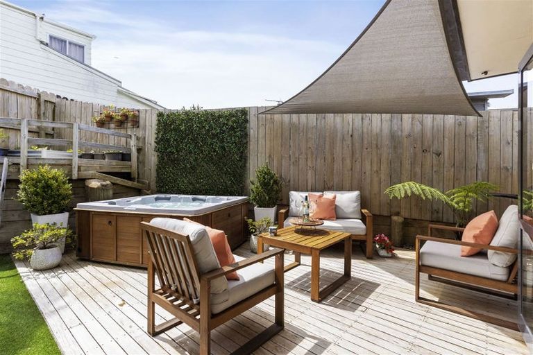 Photo of property in 10a De Thiery Place, Pakuranga Heights, Auckland, 2010