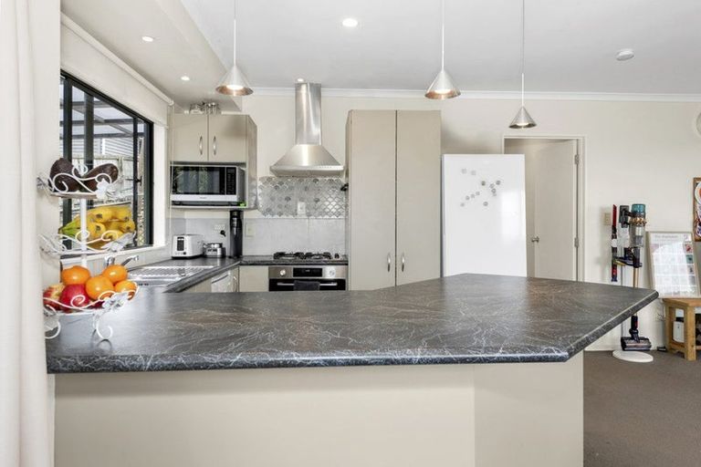 Photo of property in 2/312 Wairau Road, Glenfield, Auckland, 0629