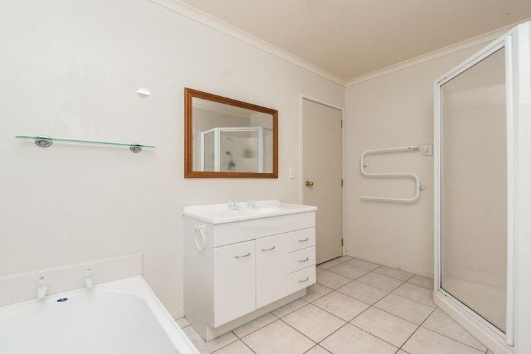 Photo of property in 19 Saxon Woods Drive, Rototuna North, Hamilton, 3210