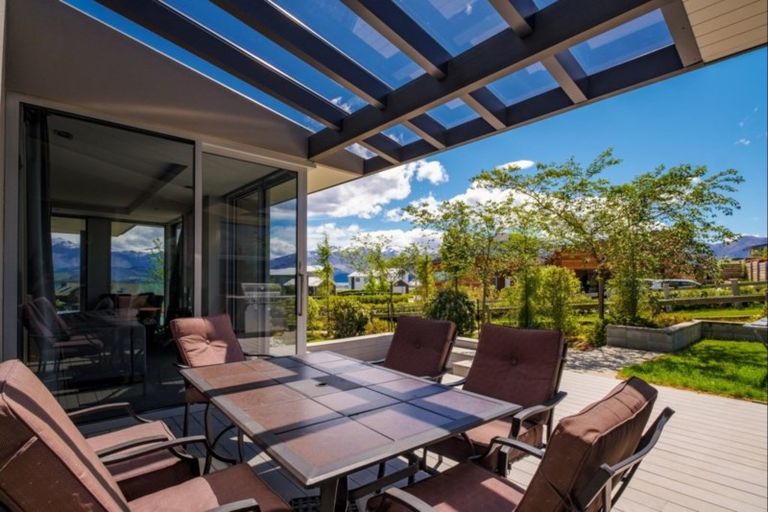 Photo of property in 18 Urquhart Place, Wanaka, 9305