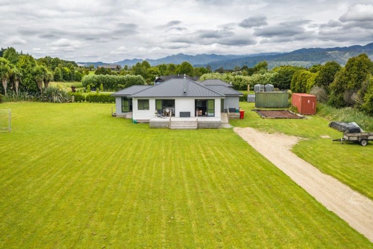 Photo of property in 12 Faydon Close, Ohau, Levin, 5570