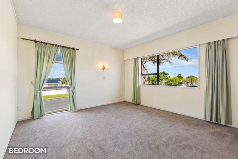 Photo of property in 33 Prince Regent Drive, Half Moon Bay, Auckland, 2012