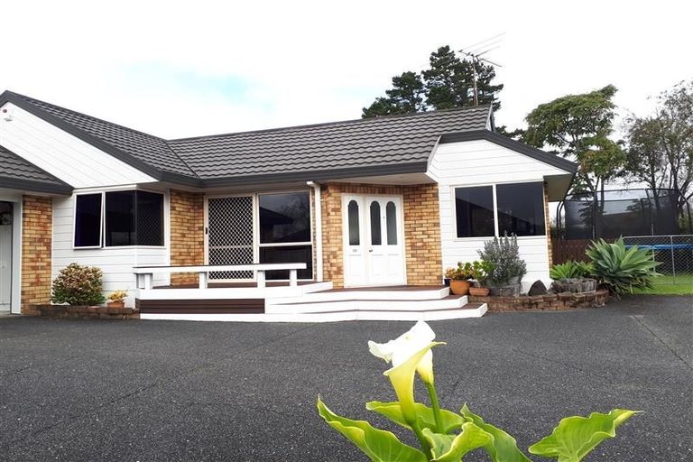 Photo of property in 22 Harbour Lights Close, West Harbour, Auckland, 0618