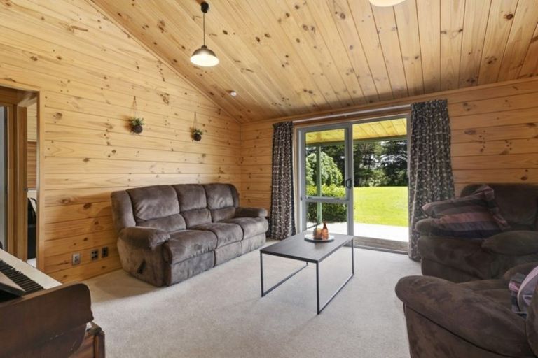 Photo of property in 49 Kakariki Way, Whitemans Valley, Upper Hutt, 5371