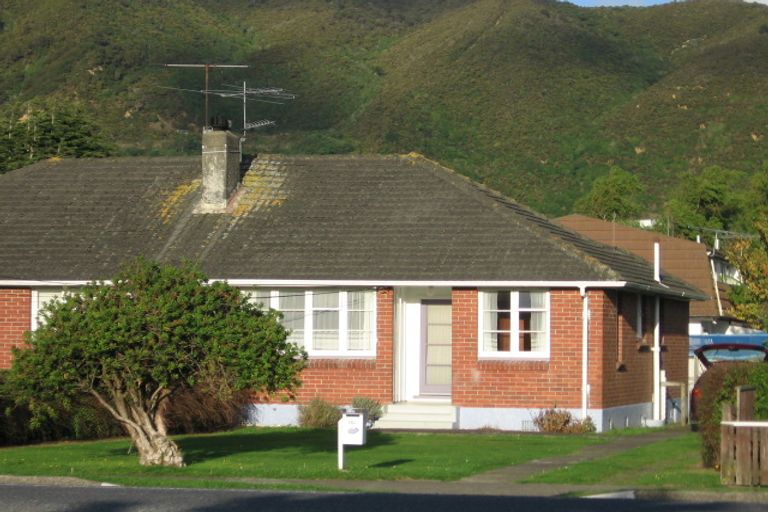 Photo of property in 1102 High Street, Taita, Lower Hutt, 5011