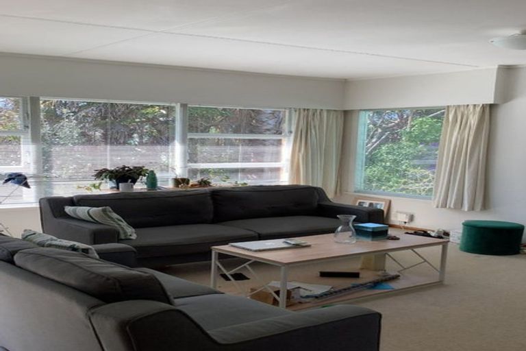 Photo of property in 1/1 Ocean View Road, Hillcrest, Auckland, 0627