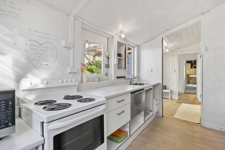 Photo of property in 1 Moir Street, Mount Victoria, Wellington, 6011