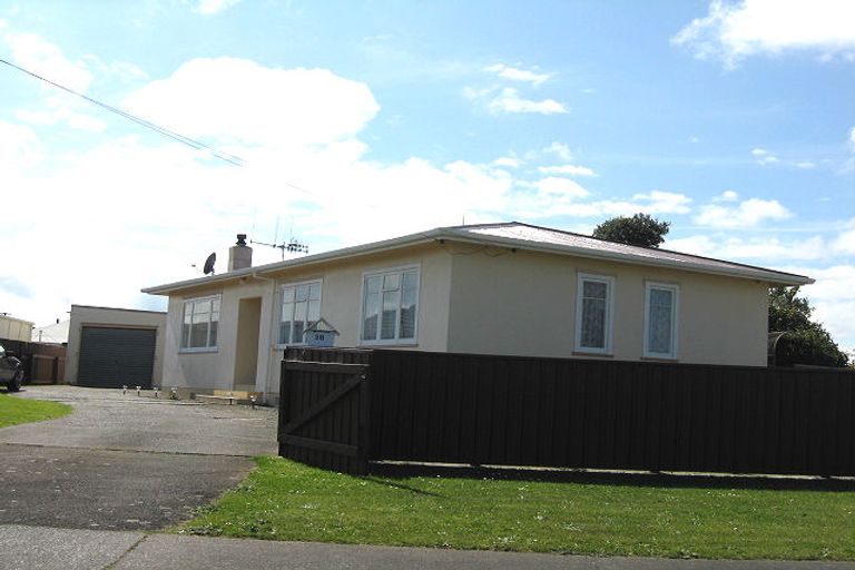 Photo of property in 28 Laird Street, Castlecliff, Whanganui, 4501