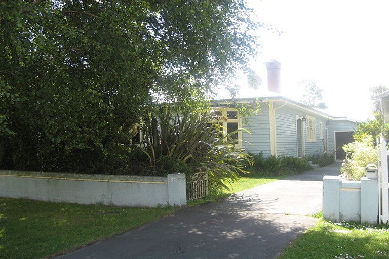 Photo of property in 29 Sandwich Road, Beckenham, Christchurch, 8023