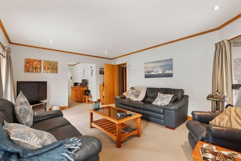 Photo of property in 2/4 Wai-iti Crescent, Woburn, Lower Hutt, 5010