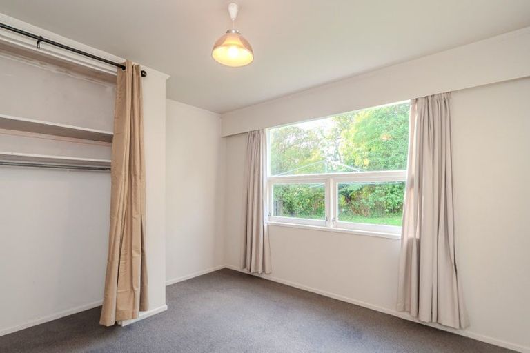 Photo of property in 106a Newlands Road, Newlands, Wellington, 6037