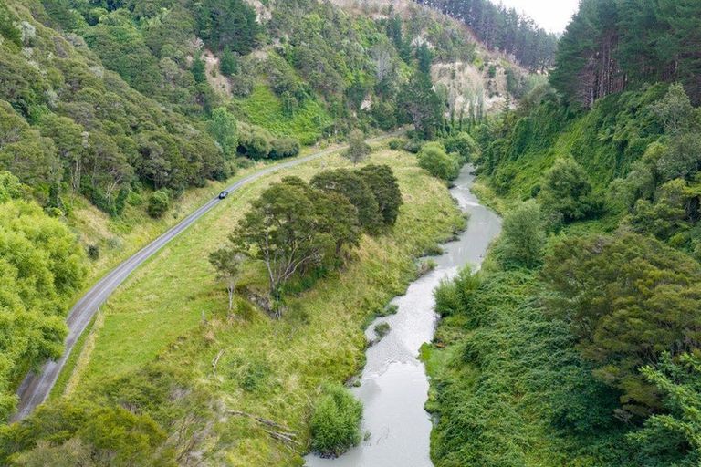 Photo of property in 3987 Turakina Valley Road, Hunterville, 4781