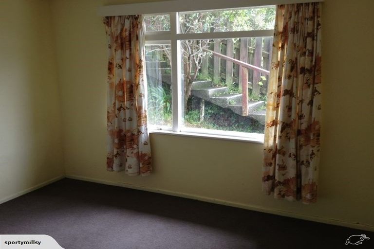 Photo of property in 89 Ruskin Road, Newlands, Wellington, 6037