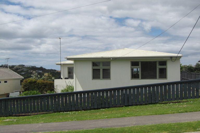 Photo of property in 93 Tiri Road, Tindalls Beach, Whangaparaoa, 0930