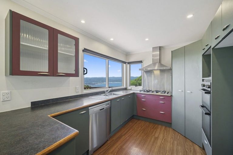 Photo of property in 9 Bennett Grove, Newlands, Wellington, 6037