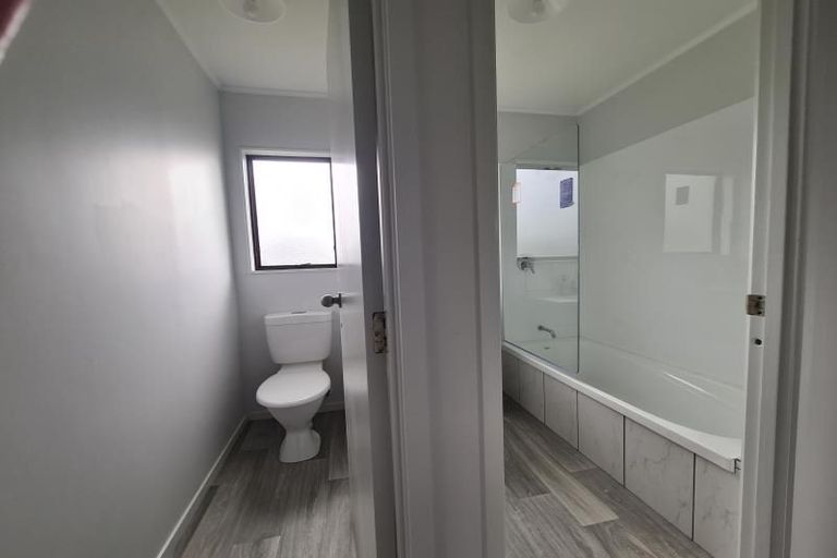 Photo of property in 1/22 Etherton Drive, Weymouth, Auckland, 2103