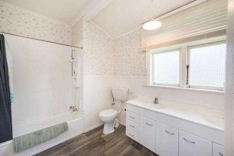 Photo of property in 1 Lena Place, Foxton, 4814