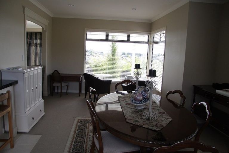 Photo of property in 12 Bishopsworth Way, Huntington, Hamilton, 3210