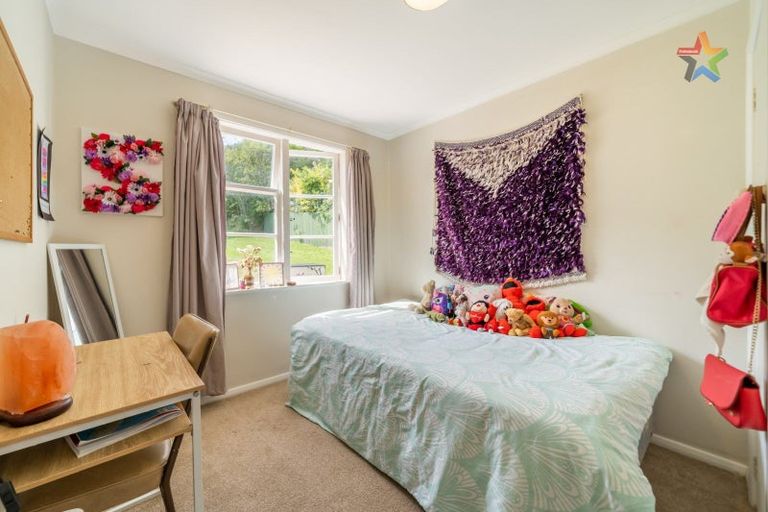 Photo of property in 77 Horoeka Street, Stokes Valley, Lower Hutt, 5019