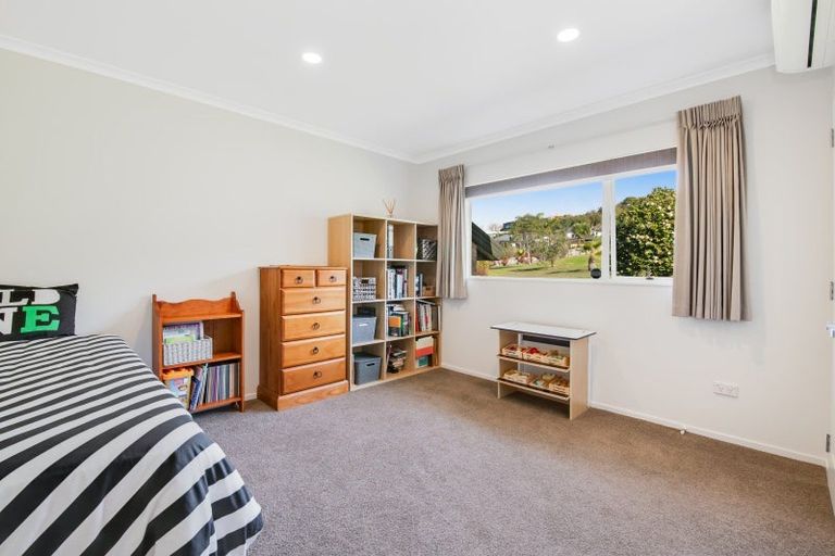 Photo of property in 14 Astor Place, Orewa, 0931