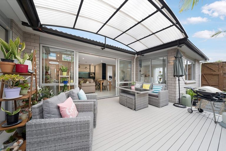 Photo of property in 16 Tararua Street, Massey, Auckland, 0614