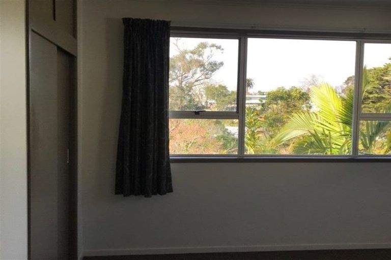 Photo of property in 32 Roick Parade, Glen Eden, Auckland, 0602