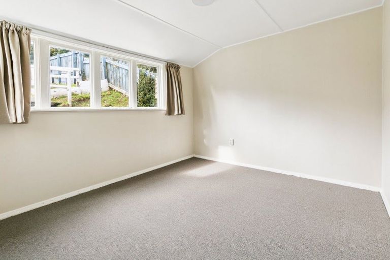 Photo of property in 42 Victory Avenue, Karori, Wellington, 6012