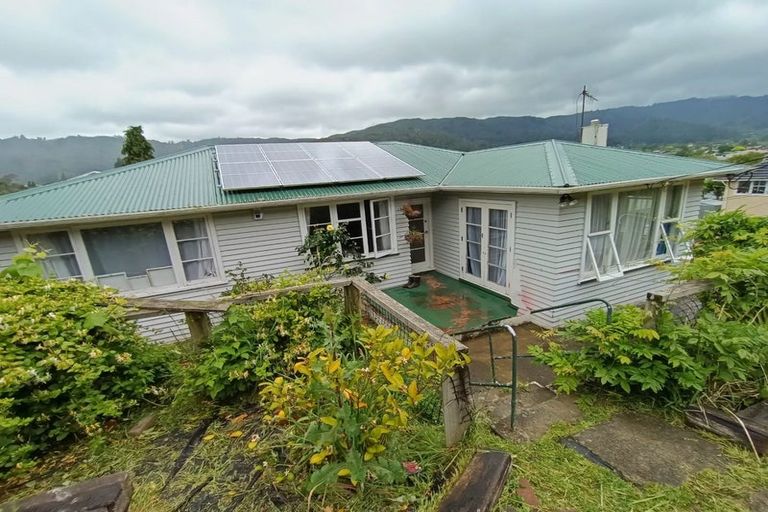 Photo of property in 16 Logie Street, Stokes Valley, Lower Hutt, 5019