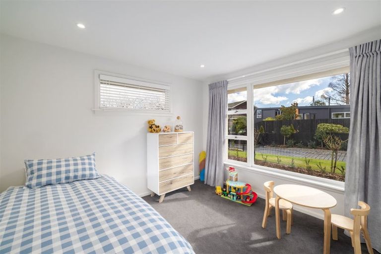 Photo of property in 6 Burrows Place, Ilam, Christchurch, 8041